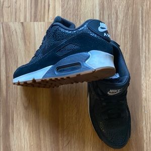 Nike womens air max!